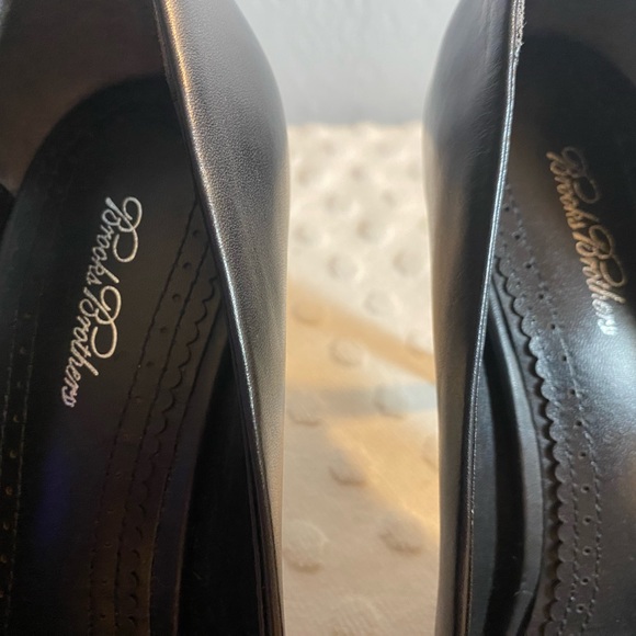 BROOKS BROTHERS Black Leather Spectator Pumps with Patent Leather Toe - Picture 16 of 16